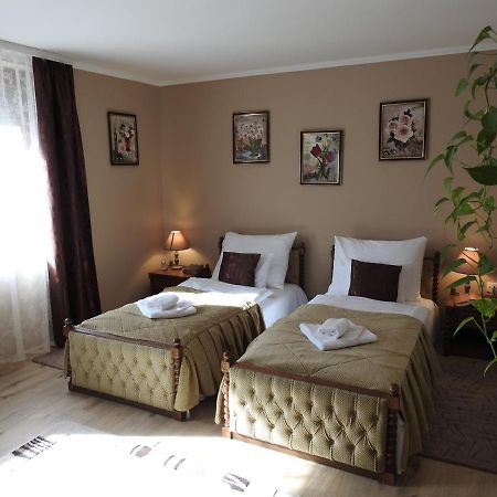 Moezsi Apartman Tolna Exterior foto