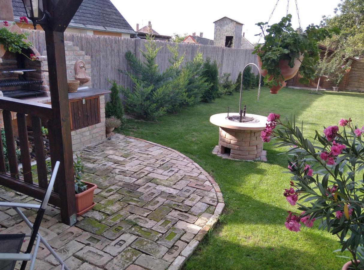 Moezsi Apartman Tolna Exterior foto