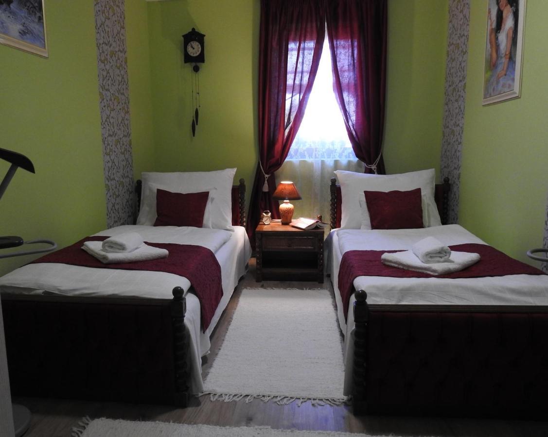 Moezsi Apartman Tolna Exterior foto